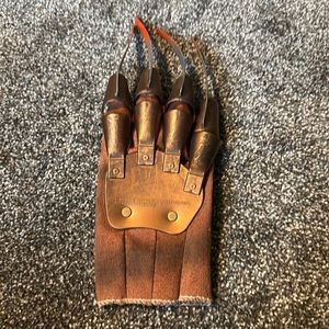 Freddy Kreuger Halloween costume glove
